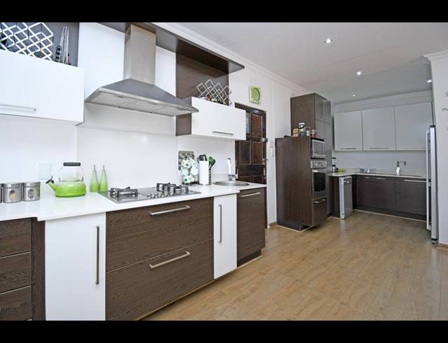 6 BEDROOM HOUSE FOR SALE IN PARKMORE